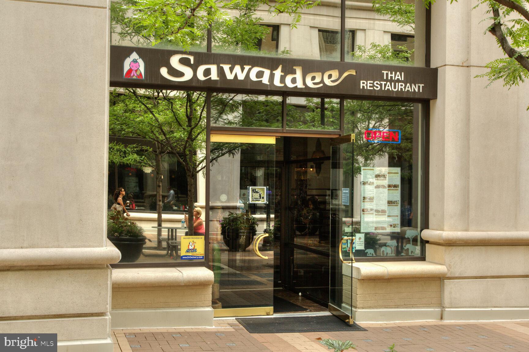 1800 Wilson Boulevard, Unit 449 Arlington, VA 22201 - Photo 85 of 99 Community Restaurants, Bars, & Shopping!