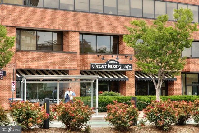 $1,000,000 | 1800 Wilson Boulevard, Unit 449, Arlington, VA 22201