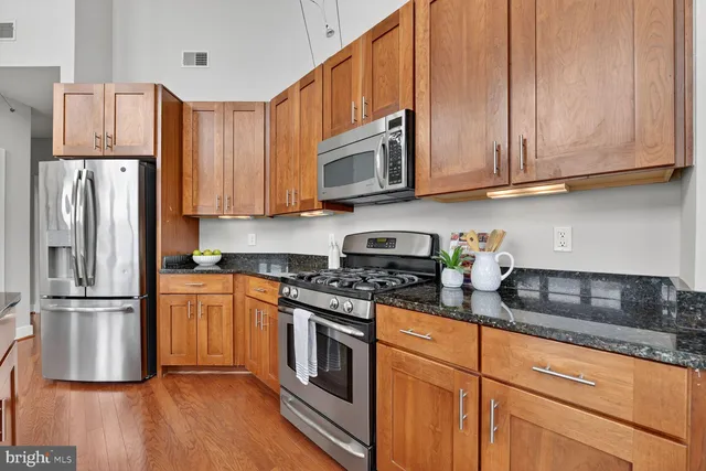 $1,000,000 | 1800 Wilson Boulevard, Unit 449, Arlington, VA 22201