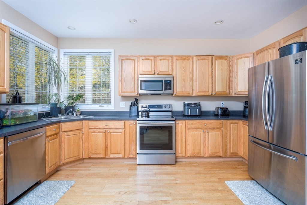 7 B Rudolph Street Worcester, MA 01604 - Photo 4 of 25 Gallery Image 4