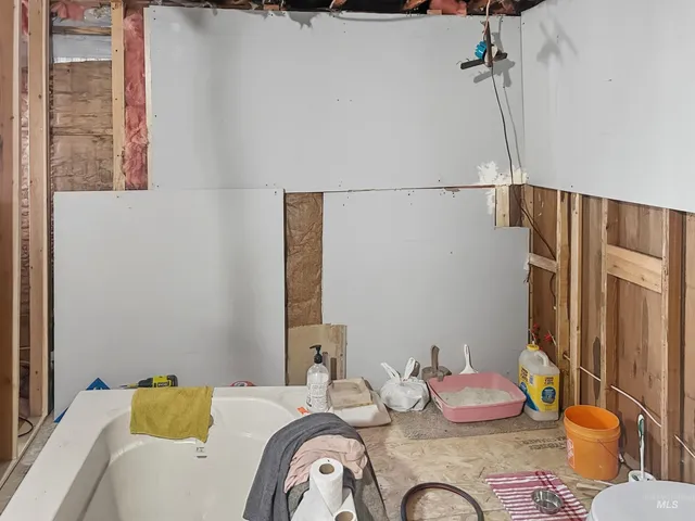 $9,000 | 331 East Walnut Avenue, Unit D, Genesee, ID 83832