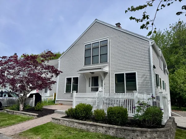 $545,000 | 9 Benjamin Hubbard Lane, Unit 9, Kennebunk, ME 04043