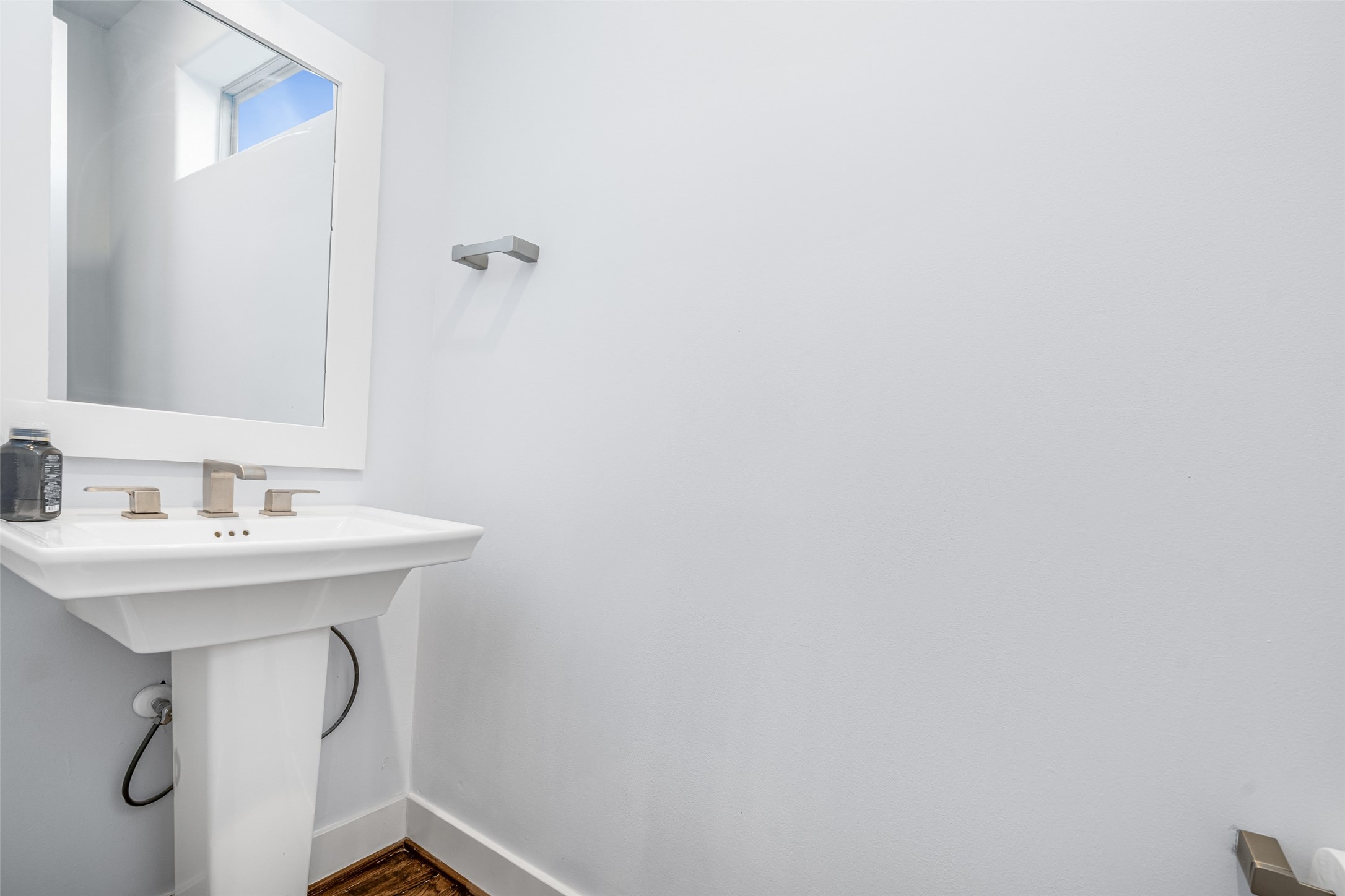 2324 Camden Drive, Unit C Houston, TX 77021 - Photo 14 of 34 a bathroom with a sink a mirror and vanity