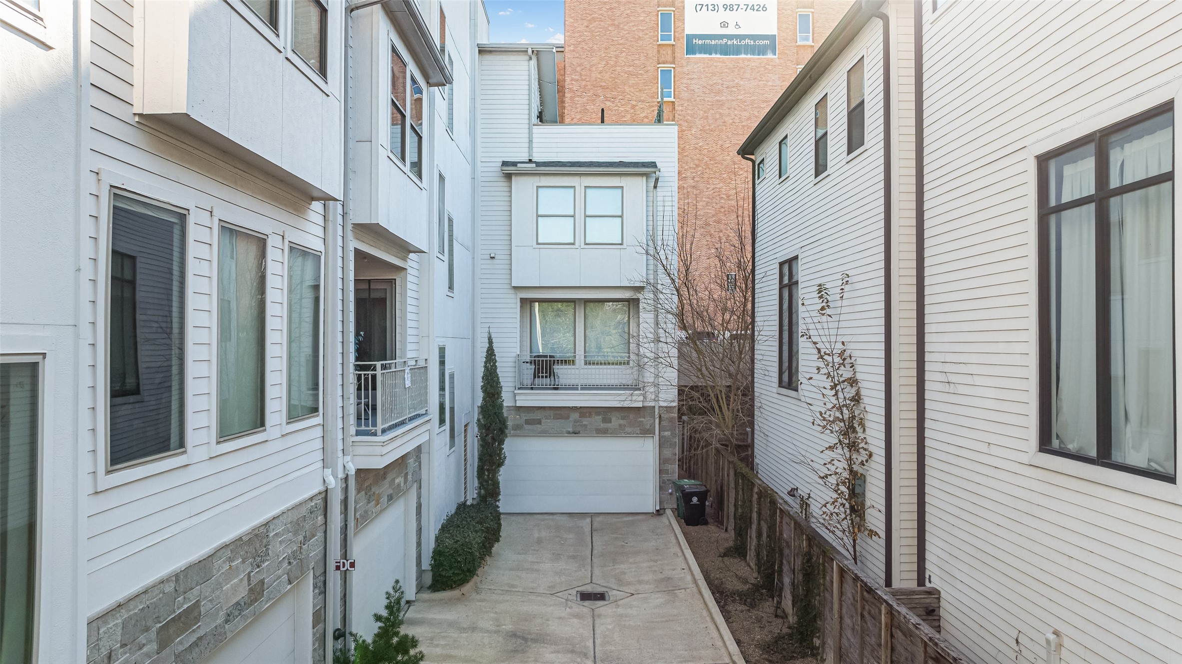 2324 Camden Drive, Unit C Houston, TX 77021 - Photo 29 of 34 a view of a brick house with a door and windows