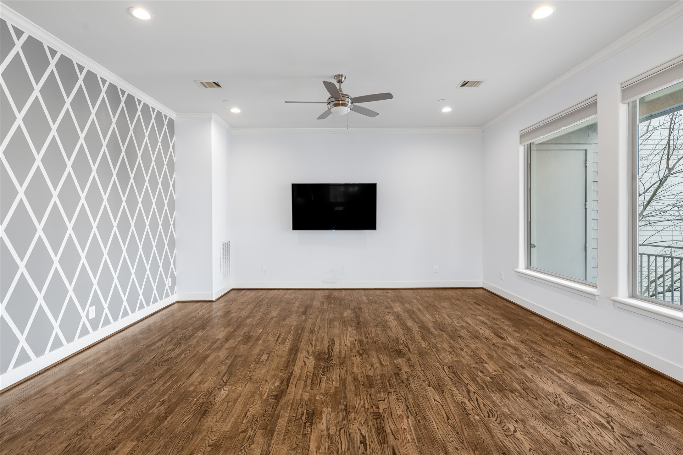 2324 Camden Drive, Unit C Houston, TX 77021 - Photo 7 of 34 a view of a livingroom with a flat screen tv and ceiling fan