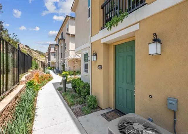 a view of a pathway of a house