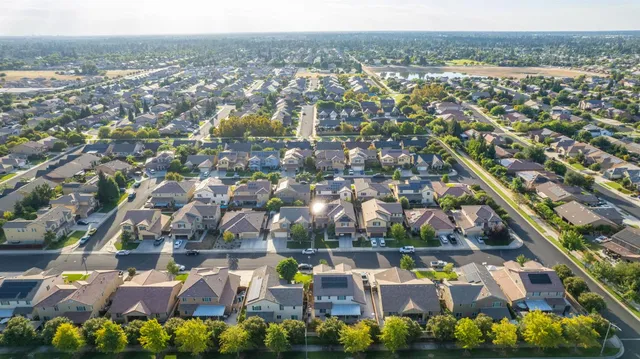 $615,000 | 1697 Whiteash Avenue, Clovis, CA 93619