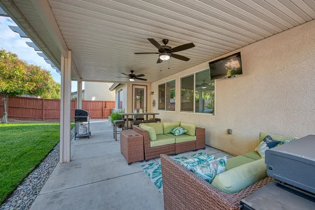 $615,000 | 1697 Whiteash Avenue, Clovis, CA 93619