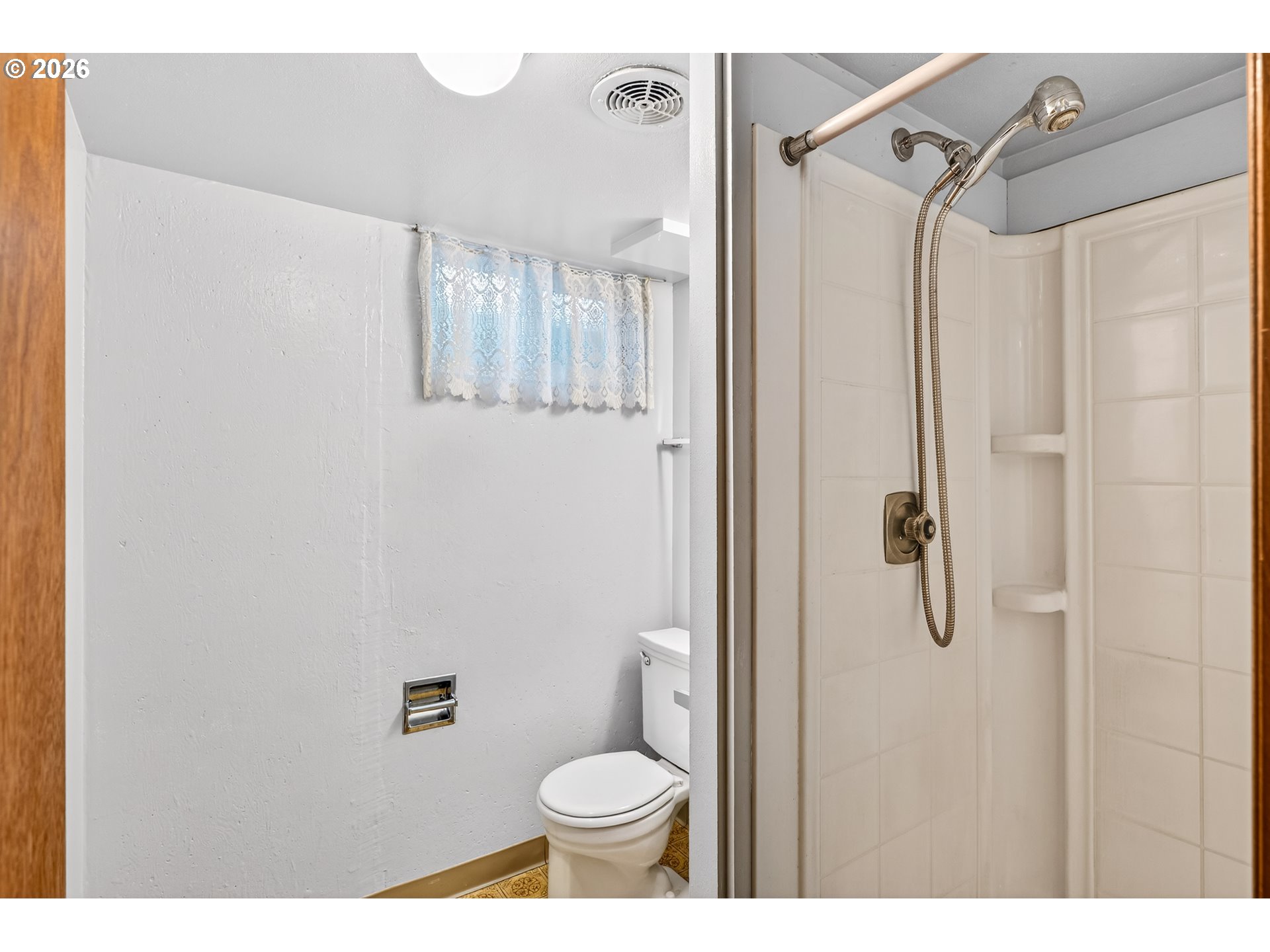 2012 Southeast 185th Avenue Portland, OR 97233 - Photo 20 of 27 Bathroom