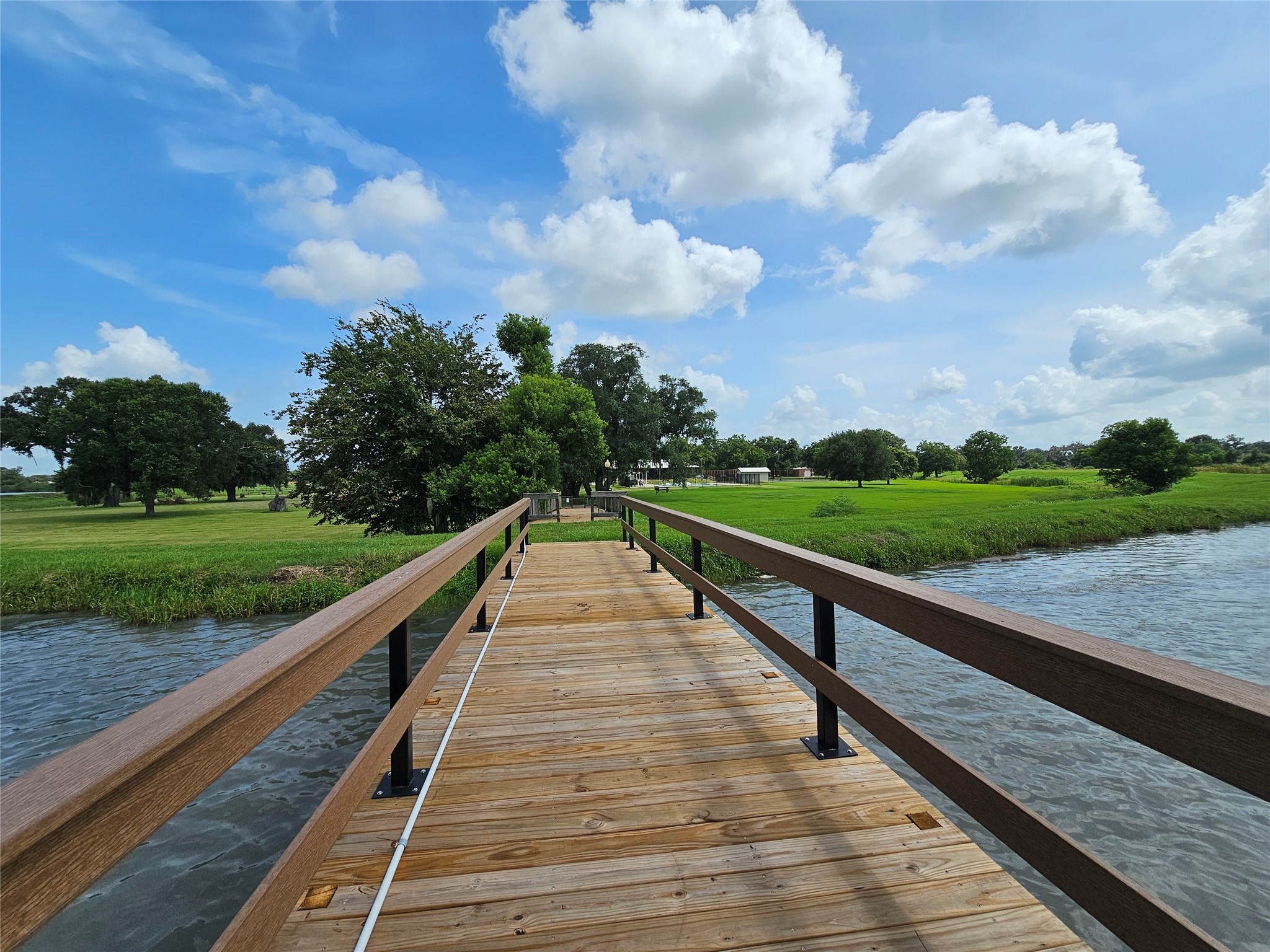 400 Pony Trail Angleton, TX 77515 - Photo 19 of 36 Gallery Image 19