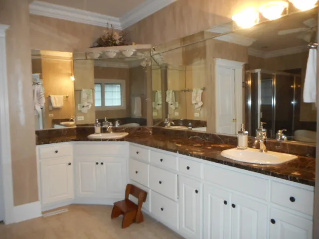 $1,200,000 | 8825 Robert Road, Darien, IL 60561