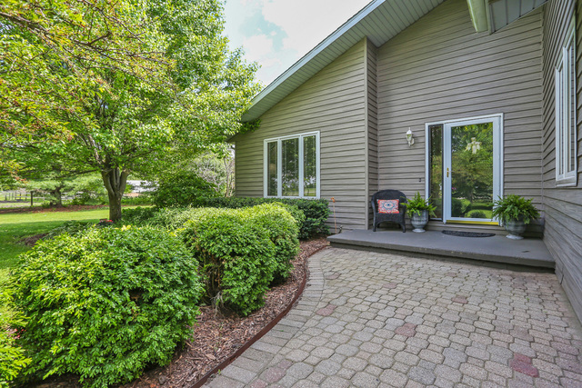 40W905 Plank Road Elgin, IL 60124 - Photo 2 of 35