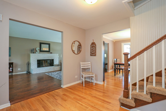 40W905 Plank Road Elgin, IL 60124 - Photo 12 of 35
