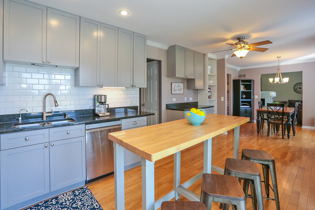 40W905 Plank Road Elgin, IL 60124 - Photo 5 of 35