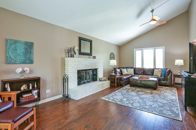 40W905 Plank Road Elgin, IL 60124 - Photo 6 of 35