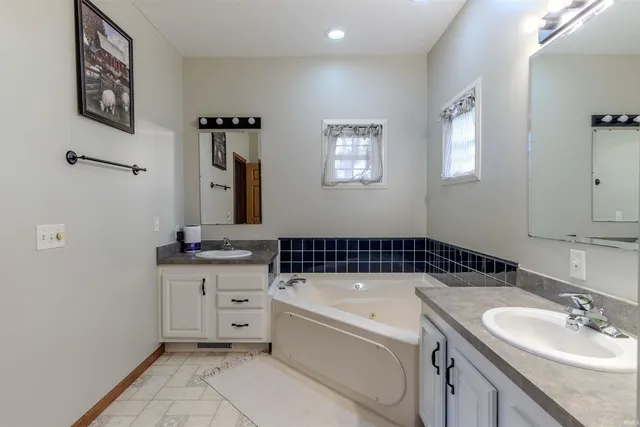 $575,000 | 7820 West 350 North, Shipshewana, IN 46565