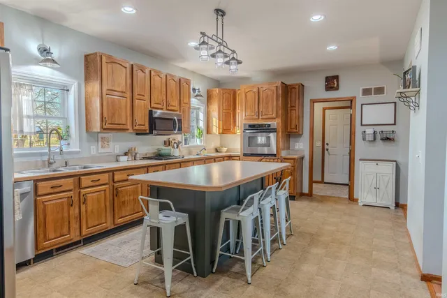 $575,000 | 7820 West 350 North, Shipshewana, IN 46565