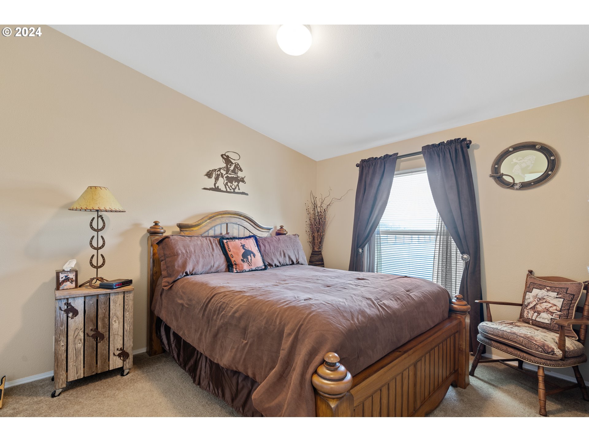 81385 North Golda Road Hermiston, OR 97838 - Photo 14 of 40 a bedroom with a bed and a window