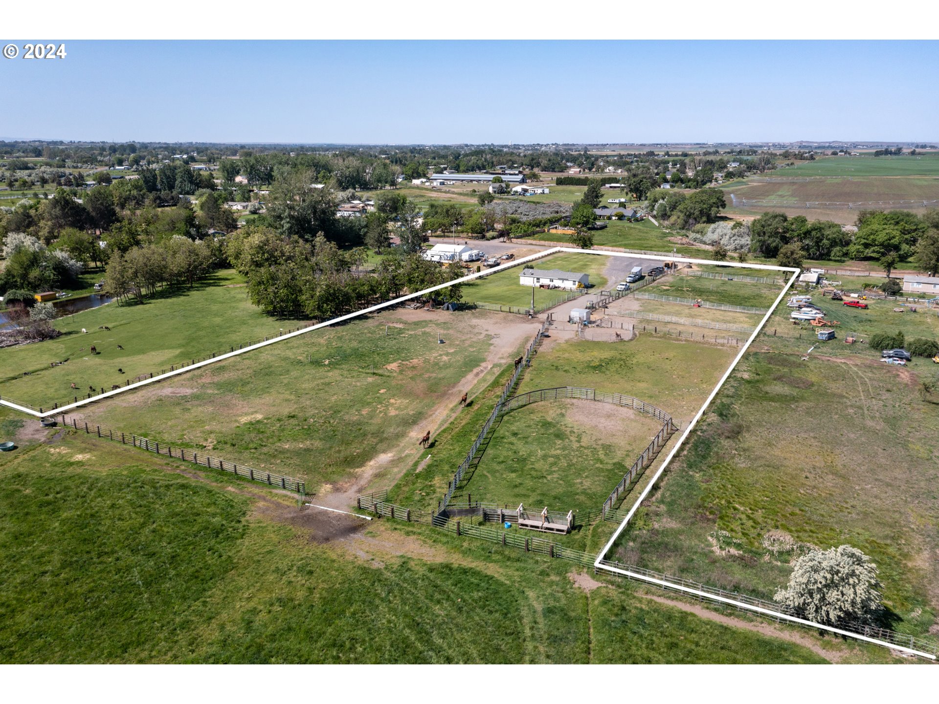 81385 North Golda Road Hermiston, OR 97838 - Photo 21 of 40 a view of a city