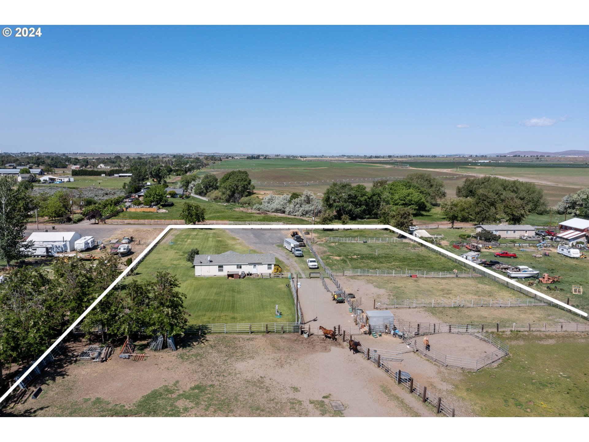 81385 North Golda Road Hermiston, OR 97838 - Photo 23 of 40 a view of a city street view