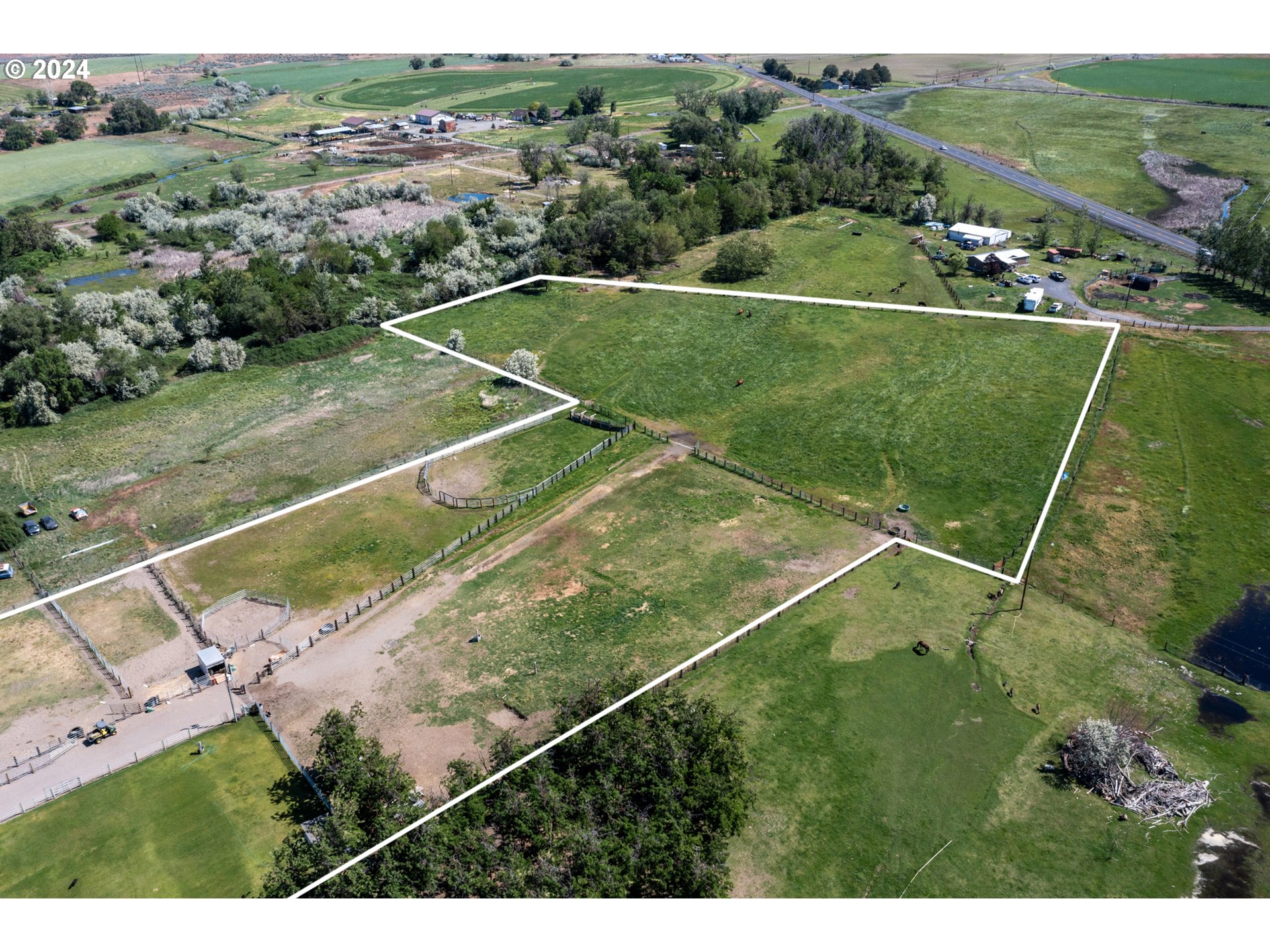 81385 North Golda Road Hermiston, OR 97838 - Photo 32 of 40 an aerial view of a football ground
