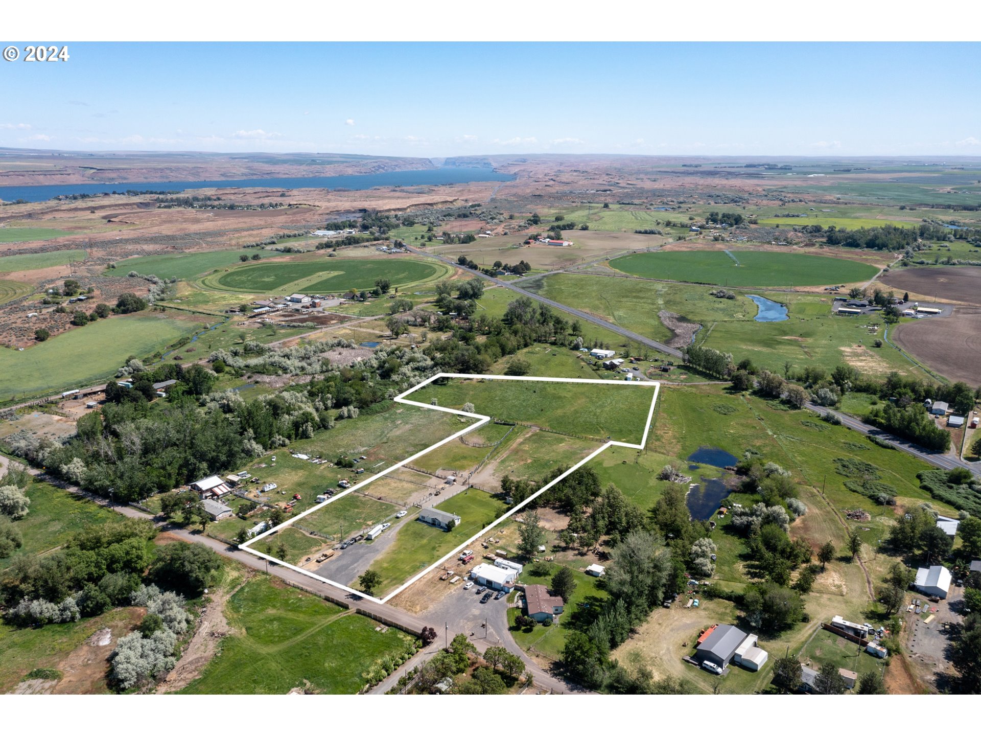 81385 North Golda Road Hermiston, OR 97838 - Photo 33 of 40 an aerial view of a football ground