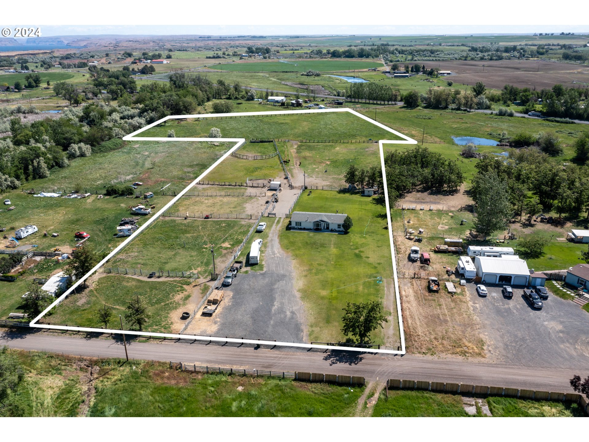 81385 North Golda Road Hermiston, OR 97838 - Photo 38 of 40 an aerial view of a football ground