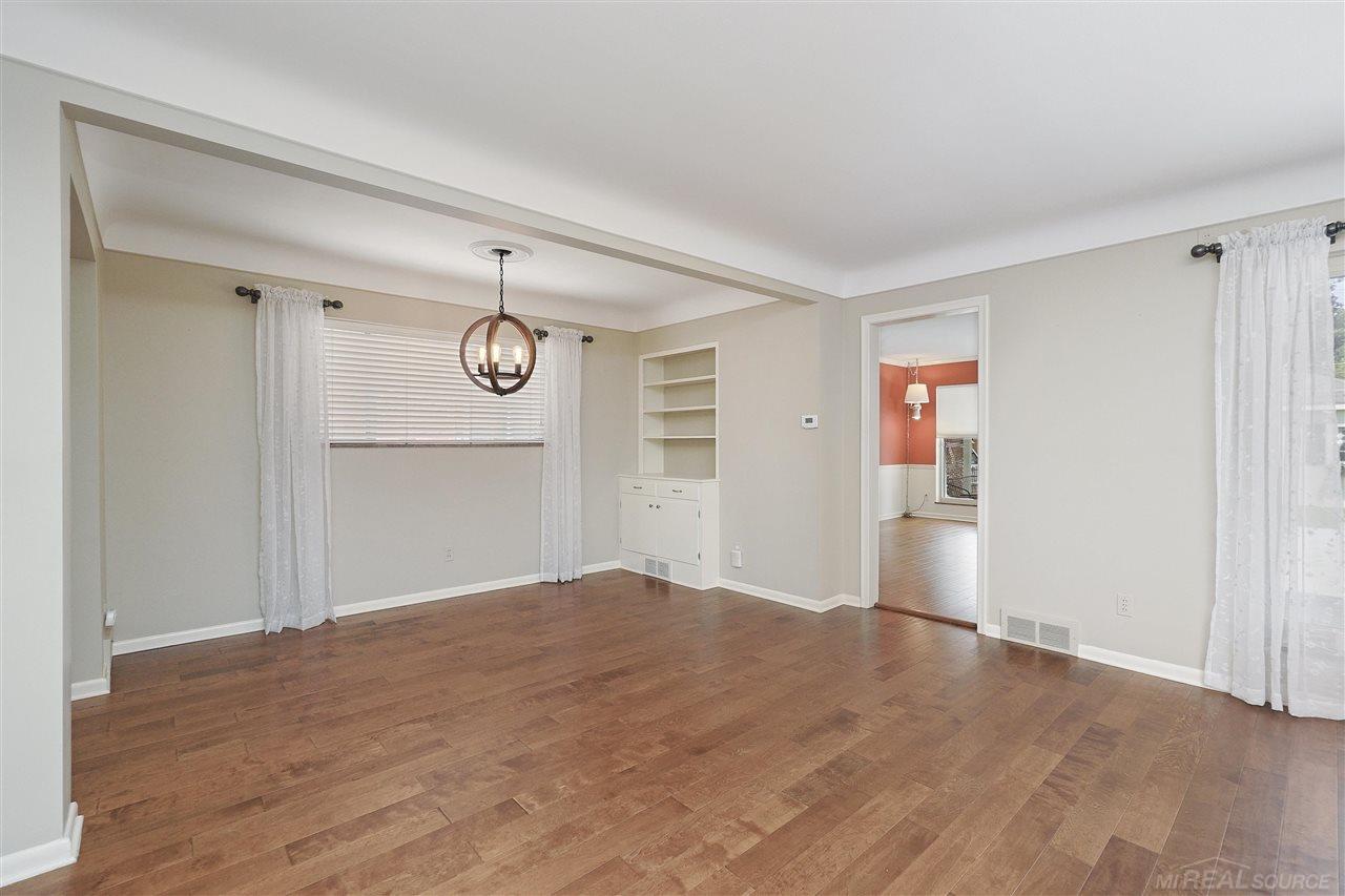 1622 Prestwick Road Grosse Pointe Woods, MI 48236 - Photo 5 of 39