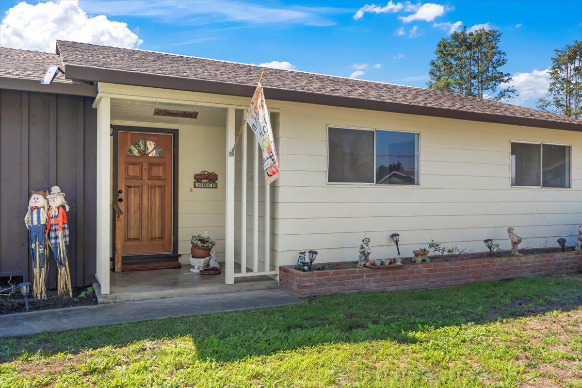 22 Easton Road Watsonville, CA 95076 - Photo 3 of 36 Gallery Image 3