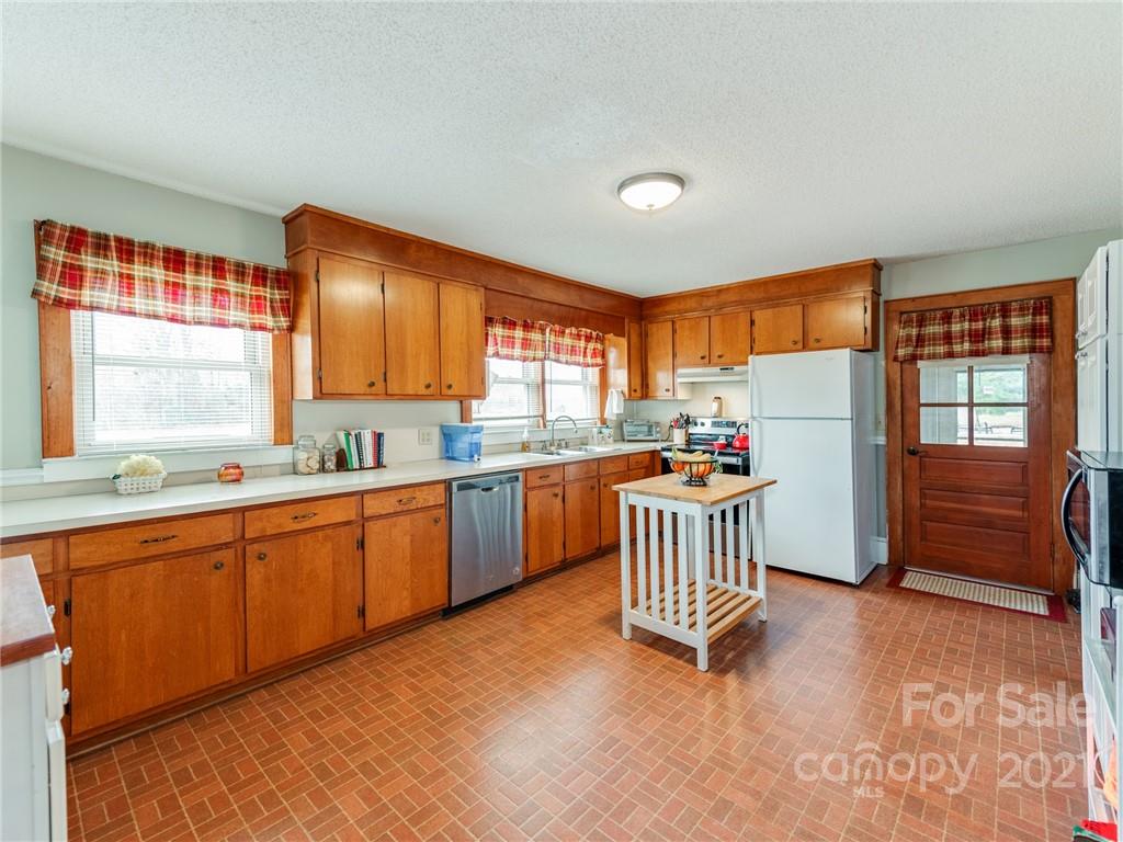 900 Island Ford Road Maiden, NC 28650 - Photo 9 of 42 Gallery Image 9