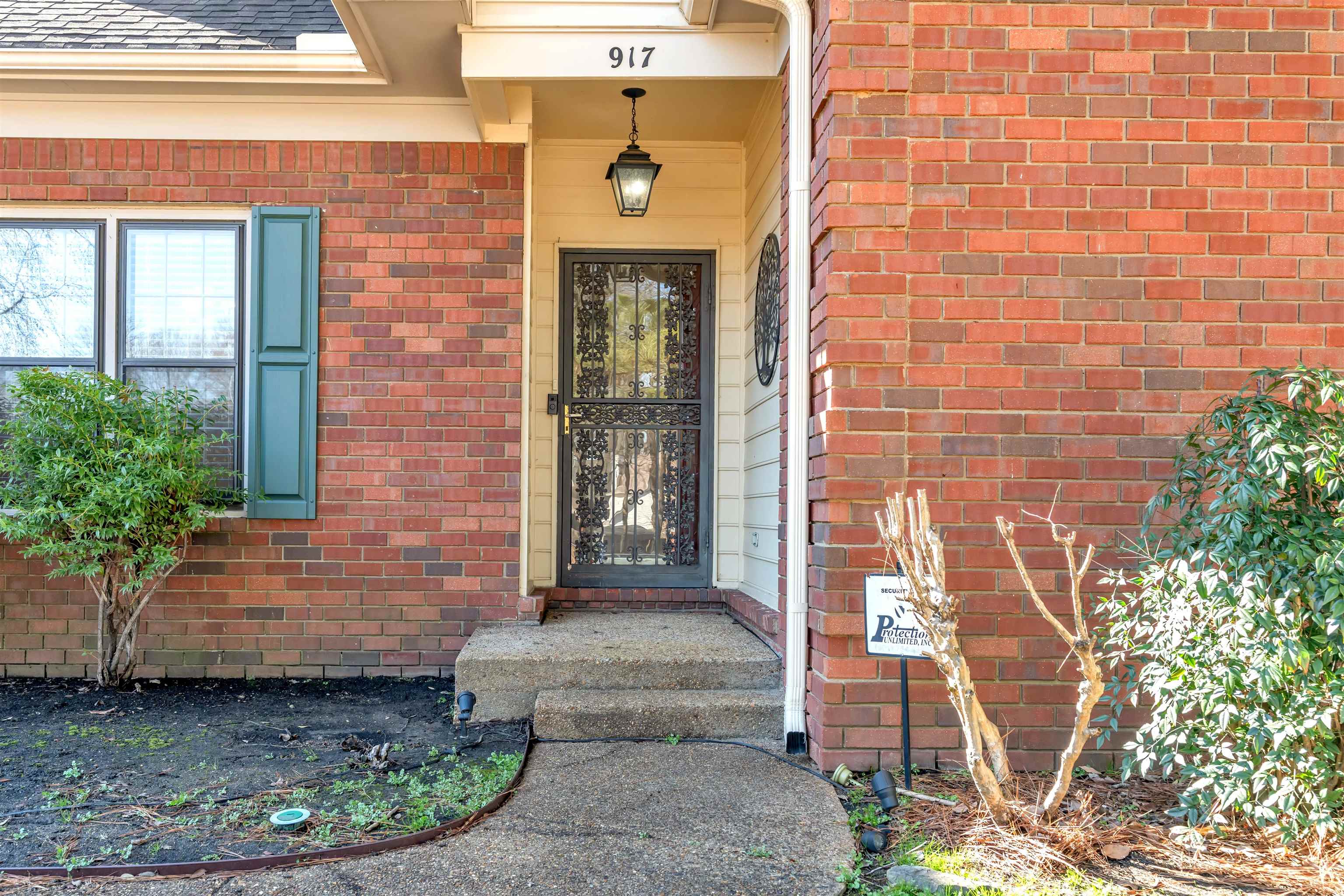 917 Valleyview Lane Collierville, TN 38017 - Photo 20 of 35 Entrance to property featuring brick siding