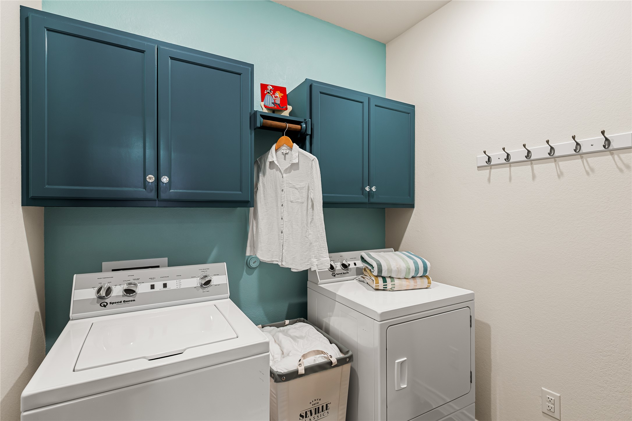 862 Pepperbark Loop Buda, TX 78610 - Photo 22 of 40 a utility room with dryer and washer