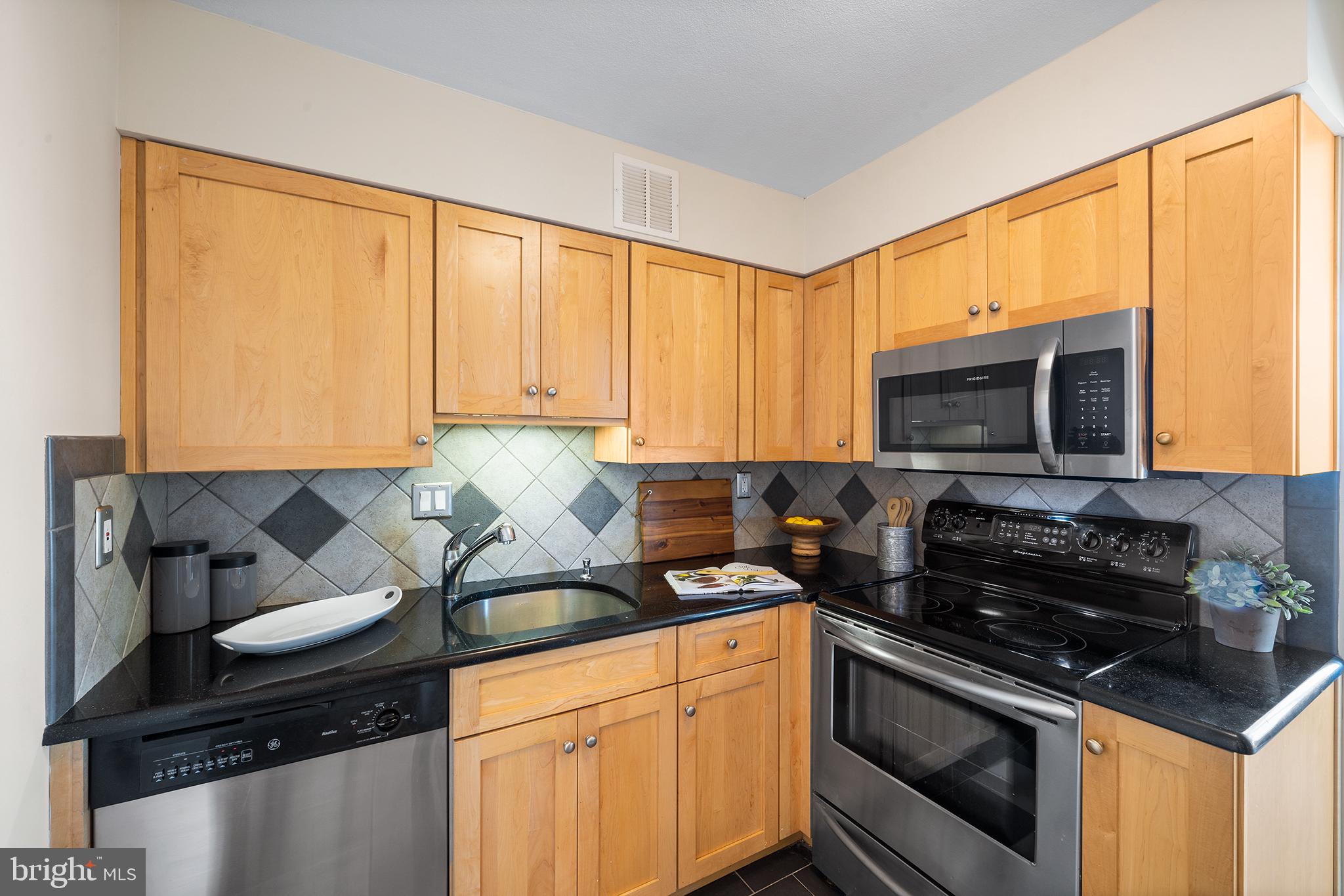 224 West Rittenhouse Square, Unit 2012 Philadelphia, PA 19103 - Photo 4 of 33