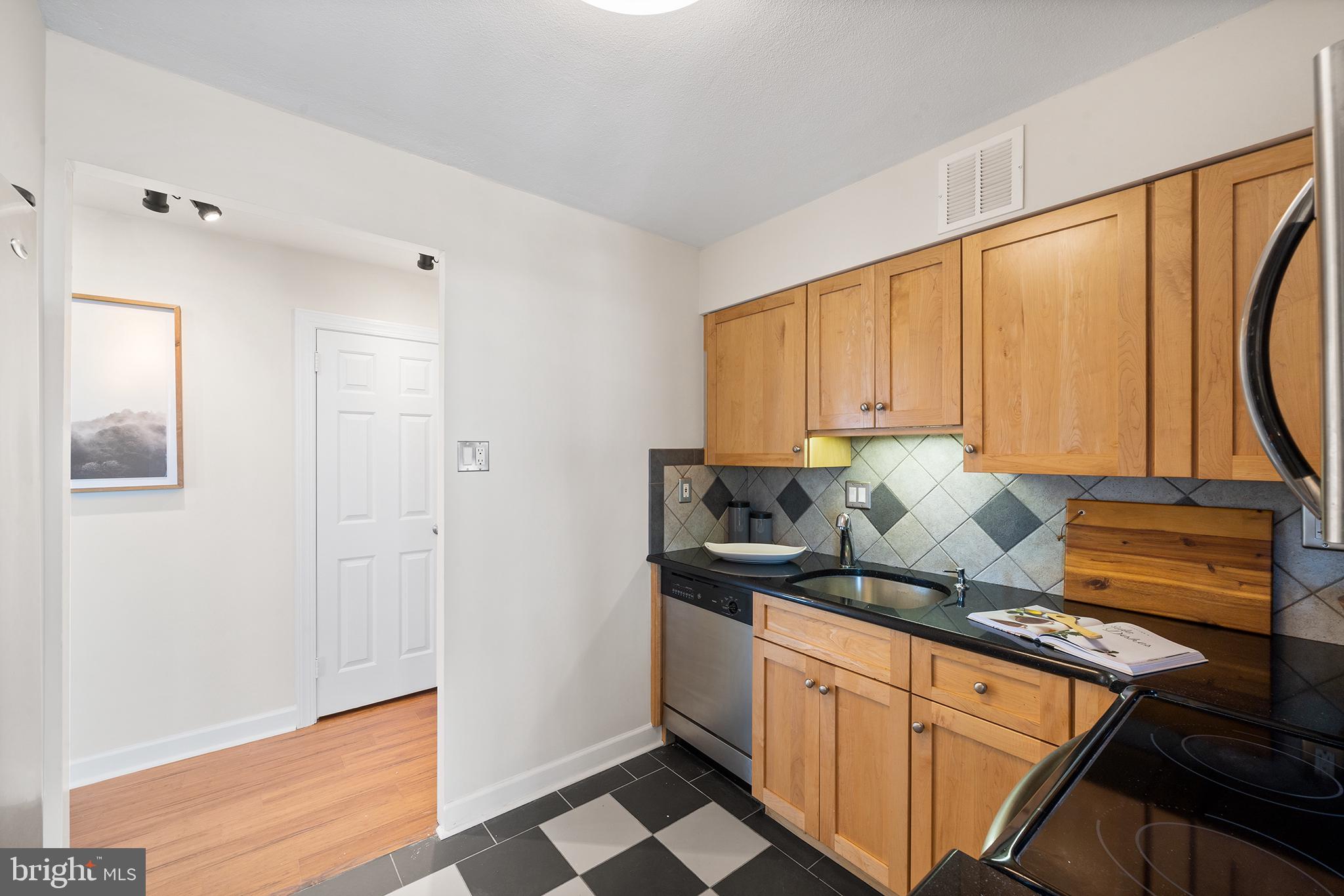 224 West Rittenhouse Square, Unit 2012 Philadelphia, PA 19103 - Photo 6 of 33