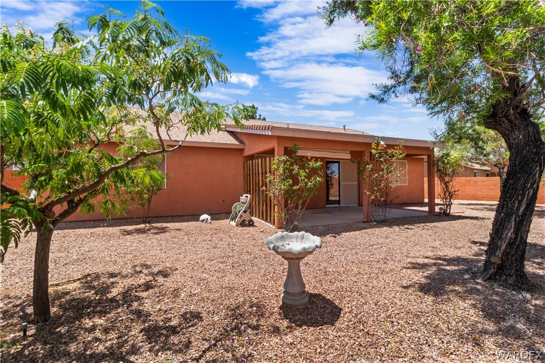 2158 Ranch Road Kingman, AZ 86401 - Photo 33 of 48 a front view of a house with a yard and garage