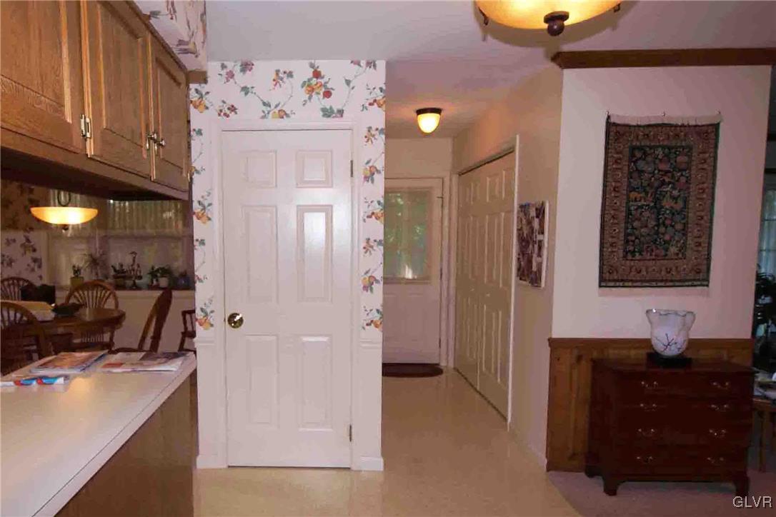 1470 Buck Trail Road Allentown, PA 18104 - Photo 12 of 25 Gallery Image 12
