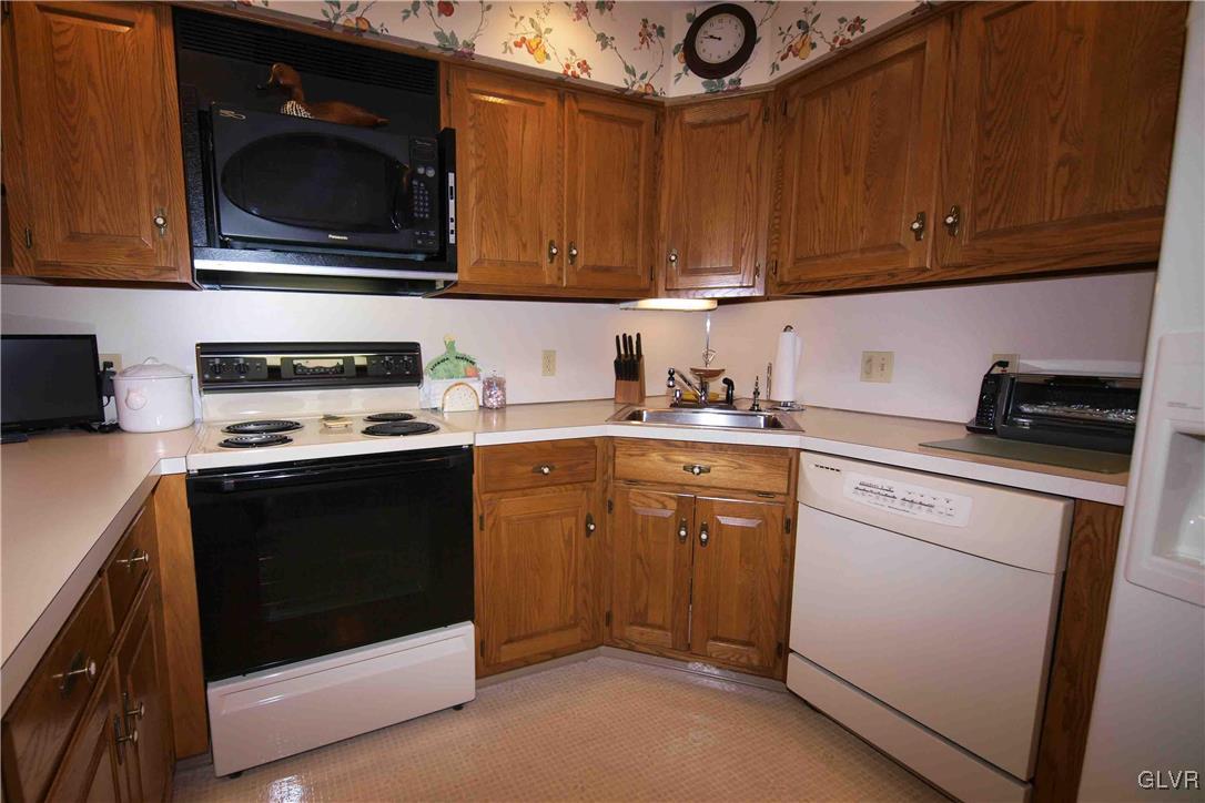 1470 Buck Trail Road Allentown, PA 18104 - Photo 4 of 25 Gallery Image 4