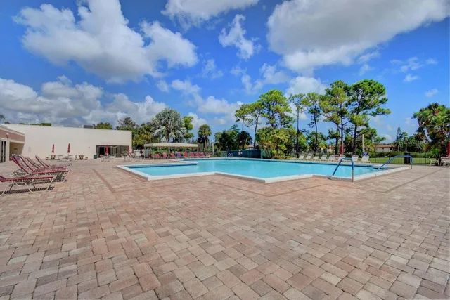 $1,600 | 4734 Lucerne Lakes Boulevard East, Unit 212, Lake Worth, FL 33467