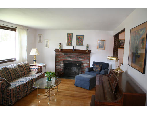27 Dunster Road Holliston, MA 01746 - Photo 2 of 13 Gallery Image 2
