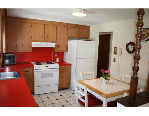 27 Dunster Road Holliston, MA 01746 - Photo 4 of 13 Gallery Image 4