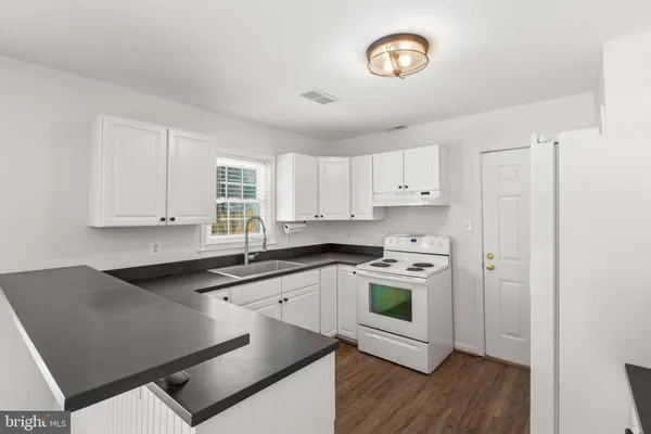 $2,500 | 11806 Camelot Way, Fredericksburg, VA 22407