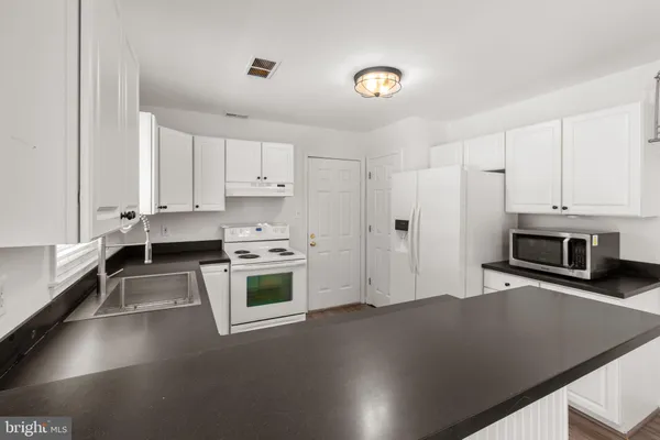 $2,500 | 11806 Camelot Way, Fredericksburg, VA 22407