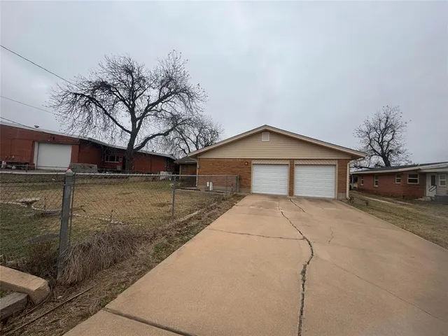 $2,300 | 550 East N 19th Street, Abilene, TX 79601