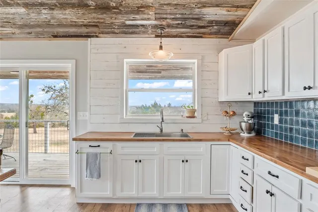 $700,000 | 7949 North Fm 373 Road, Muenster, TX 76252