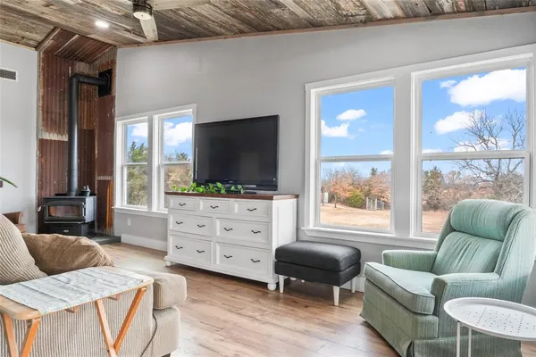 $700,000 | 7949 North Fm 373 Road, Muenster, TX 76252