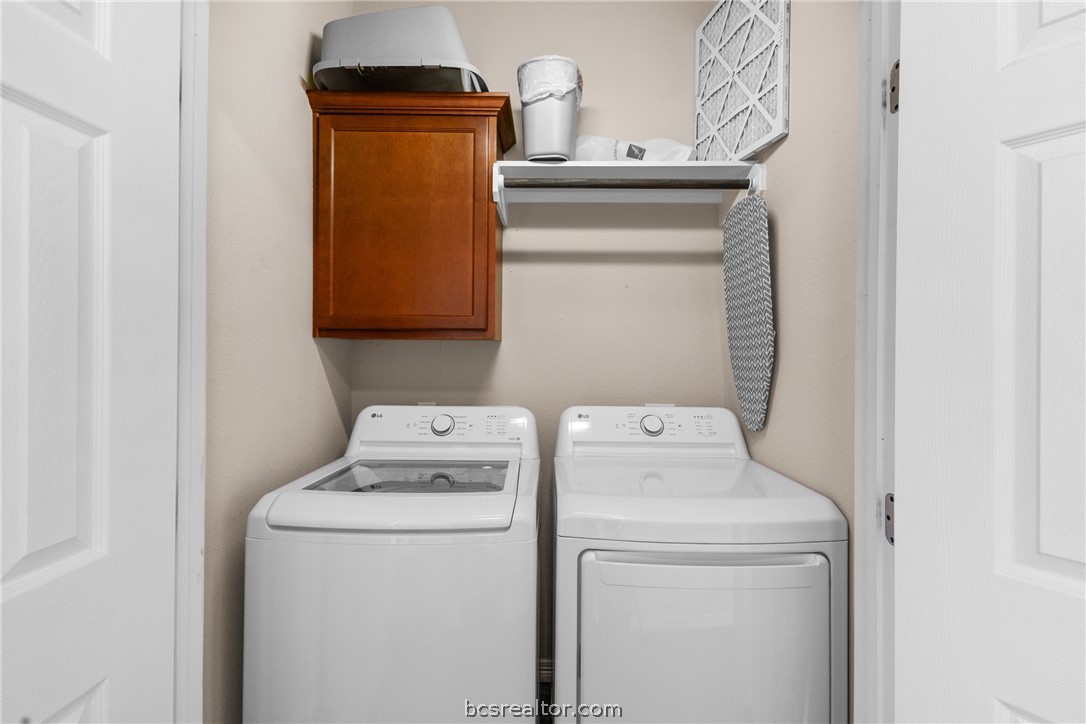 1198 Jones-Butler Road, Unit 3005 College Station, TX 77840 - Photo 16 of 24 a utility room with dryer and washer