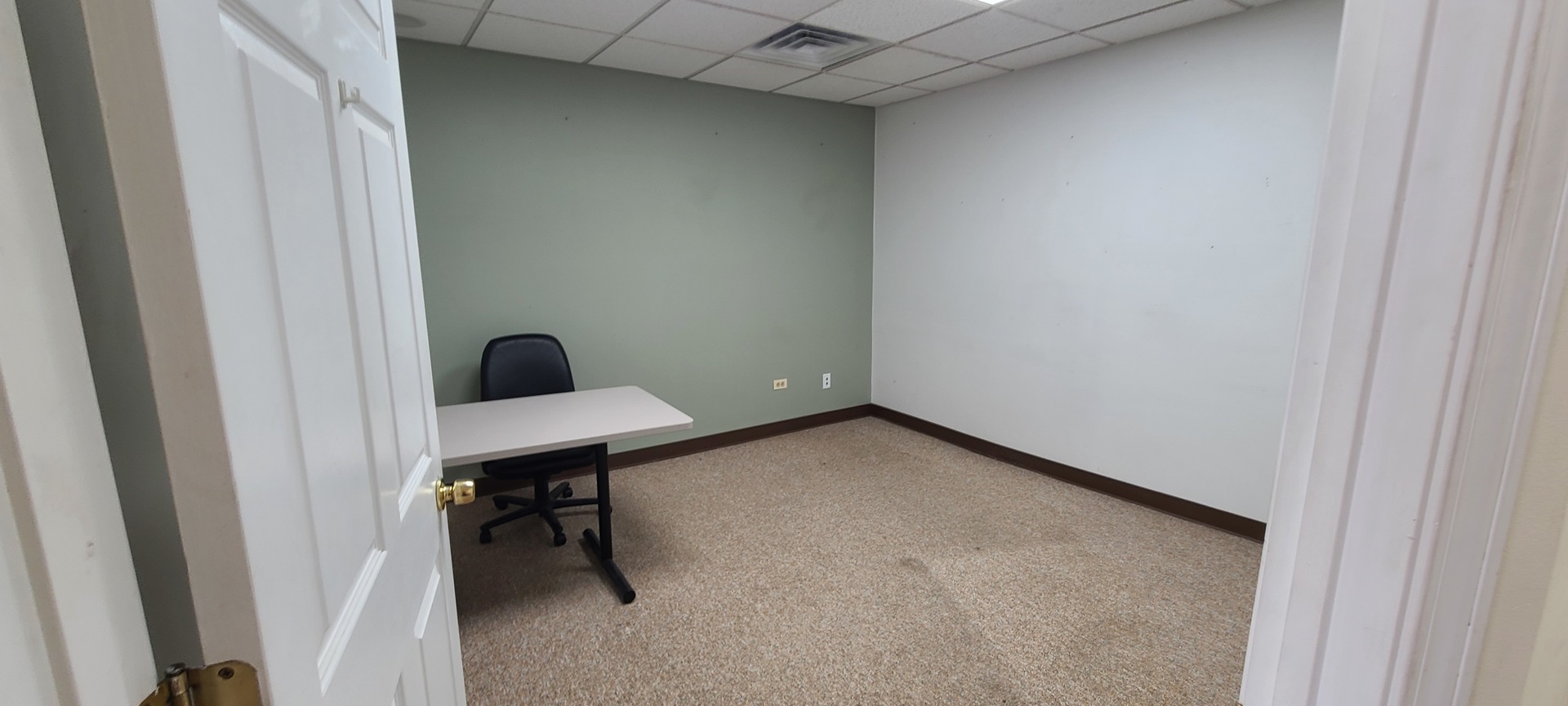 19252 South Blackhawk Parkway Mokena, IL 60448 - Photo 13 of 17 a view of a workspace