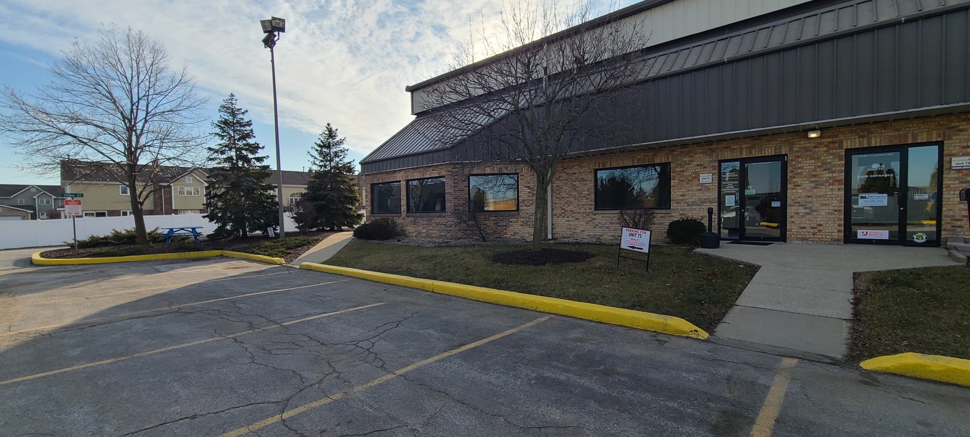 19252 South Blackhawk Parkway Mokena, IL 60448 - Photo 2 of 17 a view of a house with swimming pool and sitting area