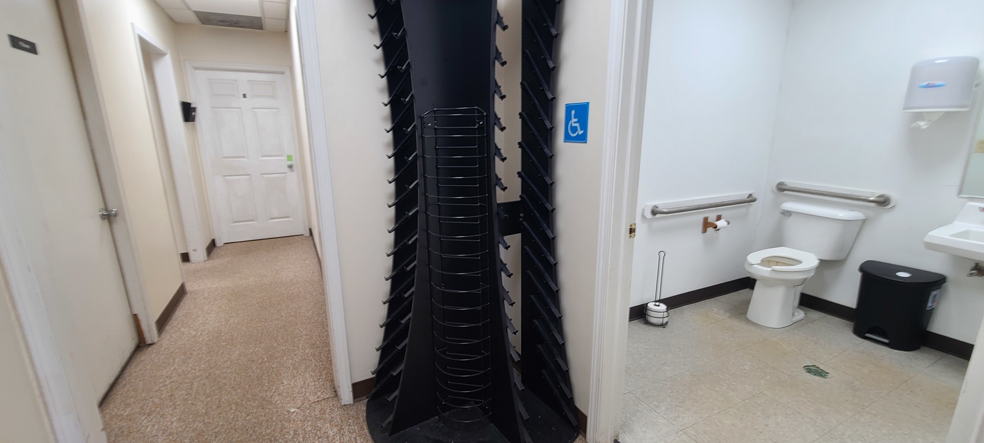 19252 South Blackhawk Parkway Mokena, IL 60448 - Photo 8 of 17 a bathroom with a sink and toilet