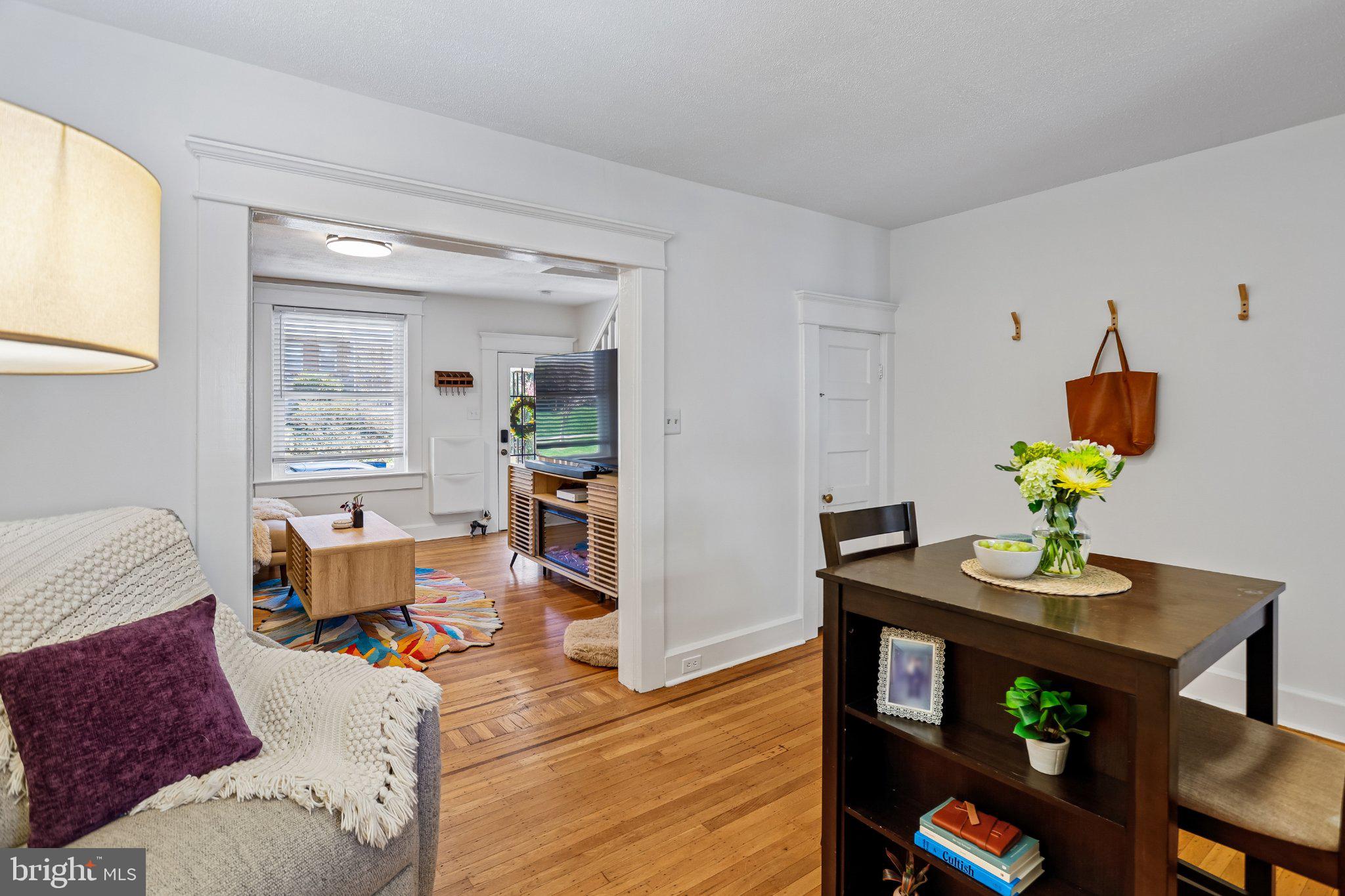 3124 Chestnut Avenue Baltimore, MD 21211 - Photo 10 of 25 Charming open-concept living space.